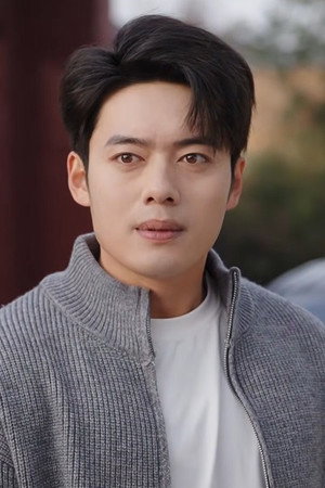 Photo of Han Yi Bo from the Latest Netflix gallery