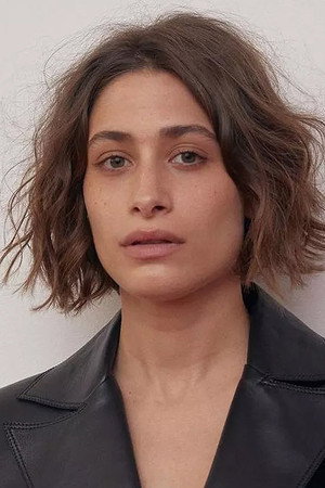 Photo of Luisa Arraes from the Latest Netflix gallery