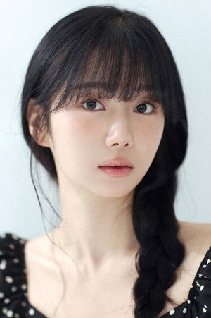 Photo of Shin Si-ye from the Latest Netflix gallery