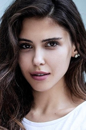 Dilara Aksüyek photo