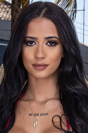 Photo of Kelly Oliveira from the Latest Netflix gallery