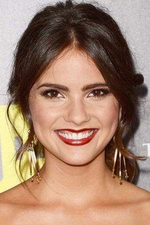 Shelley Hennig photo