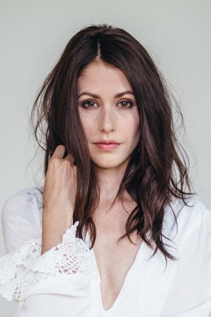 Amanda Crew photo