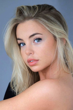 Photo of Emma Kotos from the Latest Netflix gallery