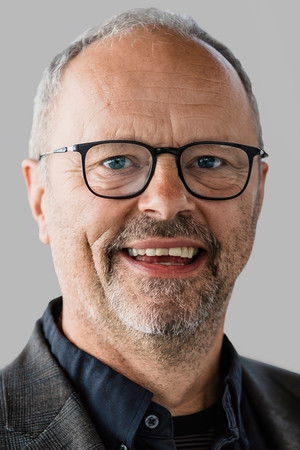 Robert Llewellyn photo
