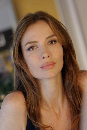 Saffron Burrows photo