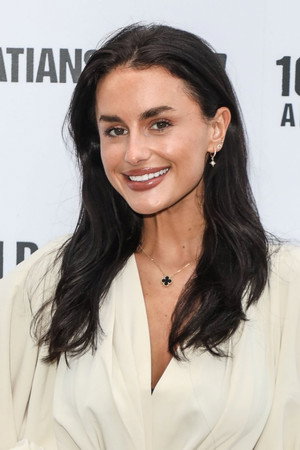 Photo of Amber Davies from the Latest Netflix gallery