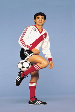 Photo of Hernán Díaz from the Latest Netflix gallery