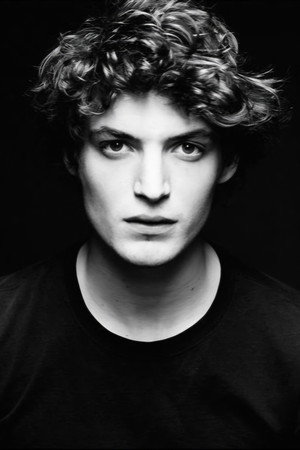 Niels Schneider photo