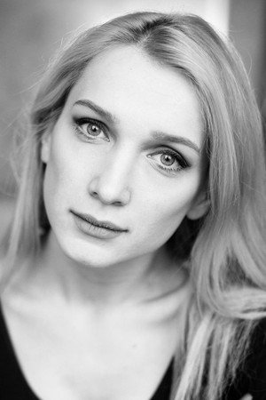Polina Kutsenko photo