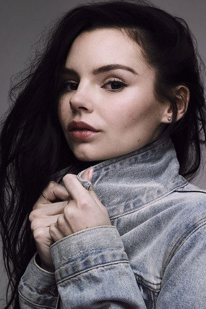 Photo of Eline Powell from the Latest Netflix gallery