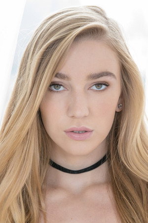 Photo of Kendra Sunderland from the Latest Netflix gallery