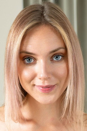 Photo of Oxana Chic from the Latest Netflix gallery