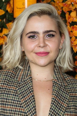 Mae Whitman photo
