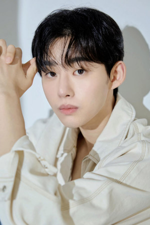 Photo of Lee Do-han from the Latest Netflix gallery