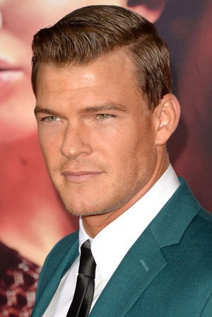 Alan Ritchson photo