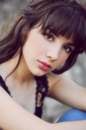 Hannah Marks photo