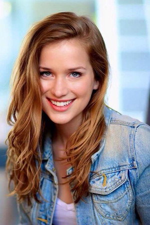 Photo of Elizabeth Lail from the Latest Netflix gallery