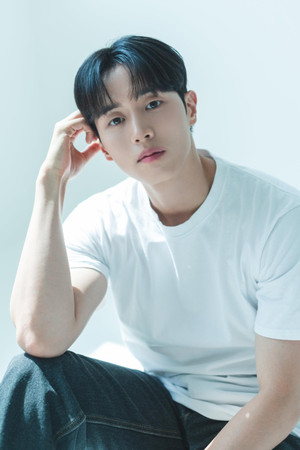 Photo of Heo Tae Youn from the Latest Netflix gallery