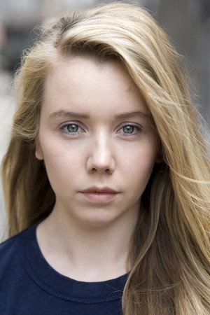 Photo of Lauren Lyle from the Latest Netflix gallery