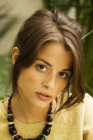 Stephanie Leonidas photo