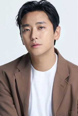 Ju Ji-hoon photo