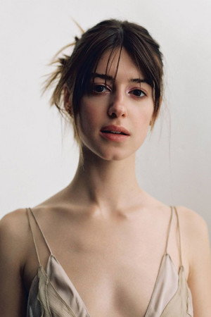 Daisy Edgar-Jones photo