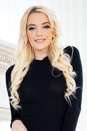 Photo of Kenna James from the Latest Netflix gallery