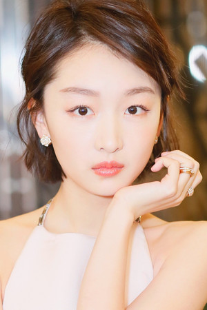 Zhou Dongyu photo