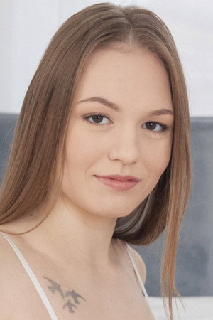 Photo of Silvia Wise from the Latest Netflix gallery