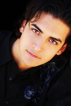 Robbie Daymond photo