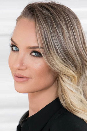Photo of Cali Carter from the Latest Netflix gallery