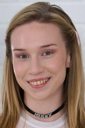 Photo of Alice Klay from the Latest Netflix gallery