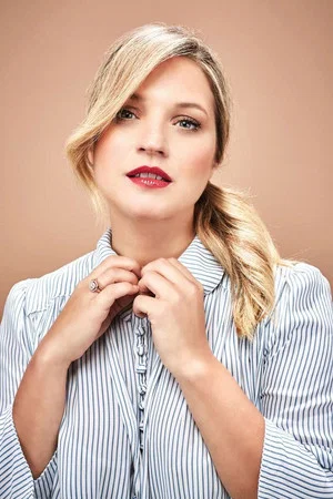 Photo of Vanessa Ray from the Latest Netflix gallery