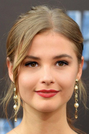 Stefanie Scott photo