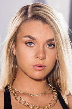 Photo of Gabbie Carter from the Latest Netflix gallery
