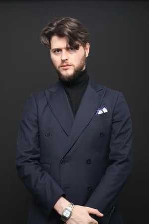 Photo of José Estella from the Latest Netflix gallery