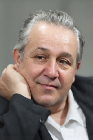 Photo of Reşit Baran from the Latest Netflix gallery