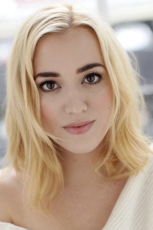Andrea Bowen photo