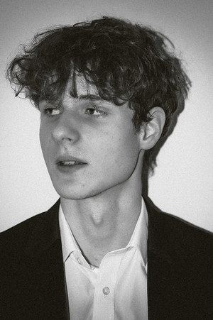 Photo of Sam Warner from the Latest Netflix gallery
