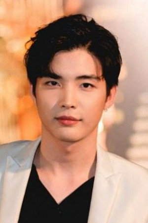 Pasatorn Lertsathitwong photo