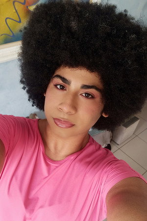 Photo of Laura Assis from the Latest Netflix gallery