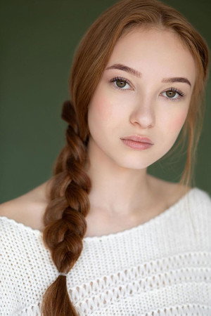 Photo of Caroline Elle Abrams from the Latest Netflix gallery
