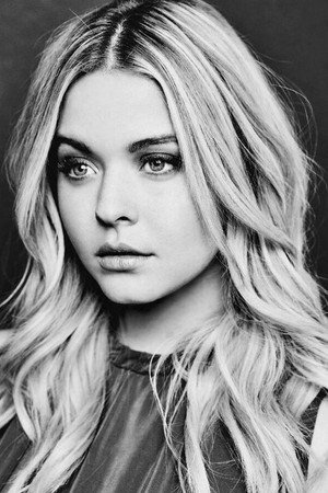 Sasha Pieterse photo