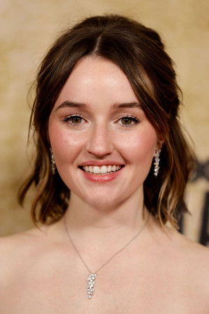 Kaitlyn Dever photo