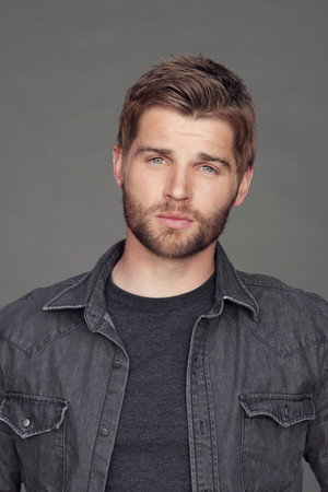Mike Vogel photo