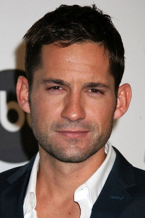 Photo of Enrique Murciano from the Latest Netflix gallery