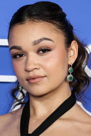Photo of Madison Bailey from the Latest Netflix gallery