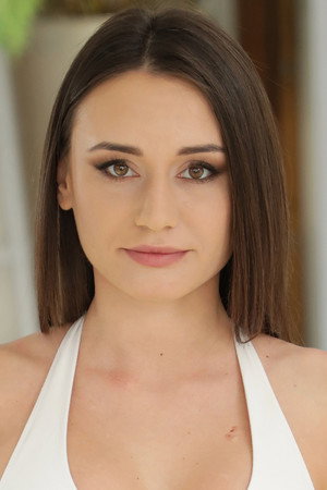 Photo of Lana Roy from the Latest Netflix gallery