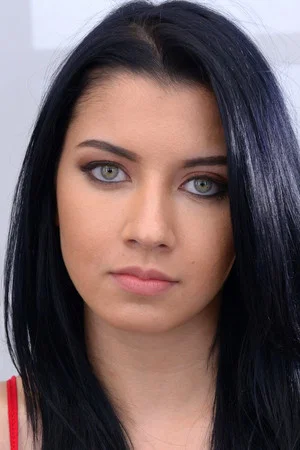 Photo of Nikki Vixon from the Latest Netflix gallery
